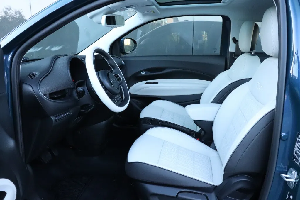 Fiat 500e La Prima by Bocelli 42 kWh | JBL | Winter | Camera | 17′