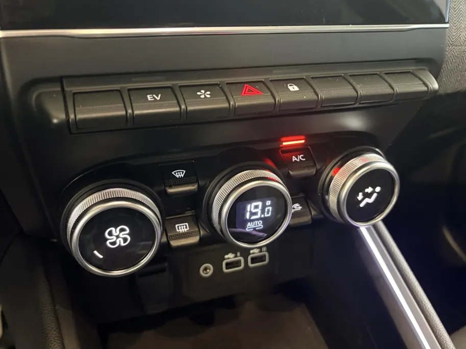 Renault Clio 145PK E-Tech Full Hybrid Techno Automaat | 1e eigenaar | Camera | Parkeersensoren | Climate Control | Apple CarPlay/Android Auto | Cruise Control | Lichtmetalen Velgen | Full LED | Digital Cockpit |