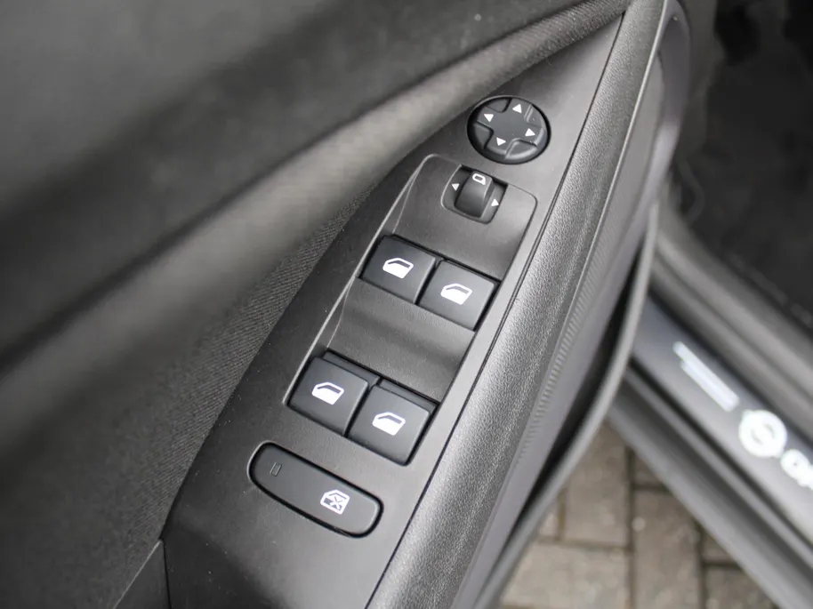 Opel Crossland 1.2 Edition | Trekhaak | Camera | Parkeersensor v+a | Android Auto/Apple Carplay | LED | Cruise | Airco |