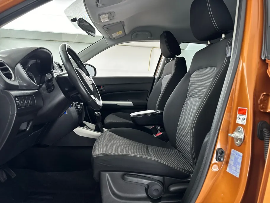 Suzuki Vitara 1.6 Exclusive | Navigatie | Cruise Control | Trekhaak