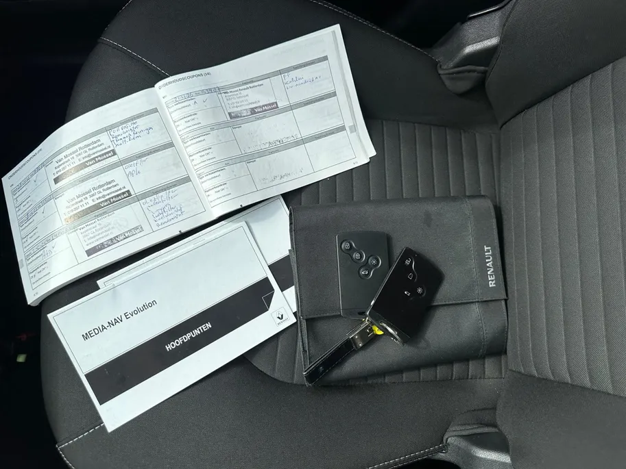 Renault Clio Estate 0.9 TCe Night&Day | Parkeersensoren | Apple Carplay | Camera | Cruise Control | Airco | LMV | Onderhoudshistorie | 12 Maanden BOVAG Garantie
