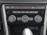 Volkswagen T-Roc 1.5 TSI 150pk Sport Business R · R-line exterieur · Apple/Android Car Play · Camera · Navigatie · Stoelverwarming · P-Sensoren · Alarm · 19'' Inch ·
