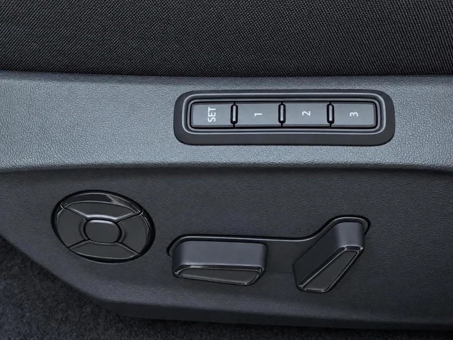 CUPRA Raval Business First Edition 56 kWh 211 PK l Elektrische stoelen l Stoel & stuurverwarming l Levering eind december