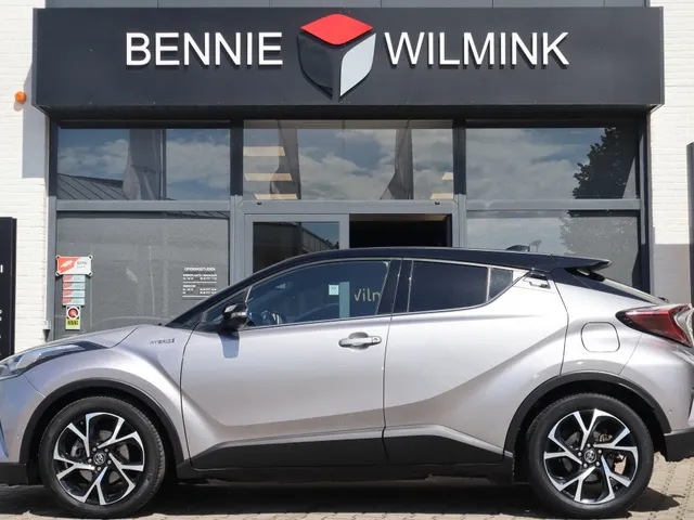 Toyota C-HR 1.8 Hybrid Bi-Tone Trekhaak | Leder | Blindspot | Stoelverwarmin