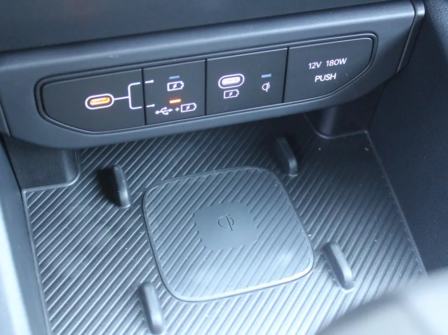 Kia K4 1.0 T-GDi MHEV GT-Line Launch Edition (pano) | Stuur-/stoelverwarming | Camera | LED | 17' LM | Elek. stoel | Draadloze telefoonlader |