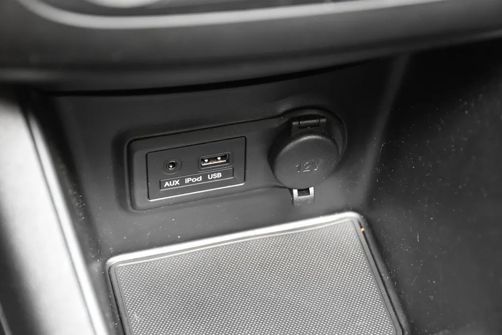 Kia Venga 1.4 CVVT 90pk Summer Edition Navigatie, Panoramadak, Trekhaak.