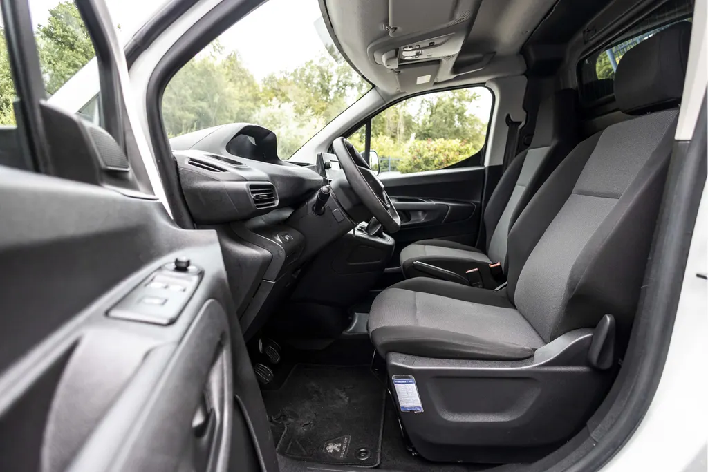 Peugeot Partner 1.5 BlueHDI Pro Long EX.BTW | Inclusief Imperial met ladderrol | All Season banden |