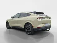 Ford Mustang Mach-E Extended Premium RWD 88 kWh | Afneembare trekhaak | Stoelverwarming | Leer bekleed | 18' Lichtmetaal | Adaptive Cruisecontrol | Dodehoekdetectie | Led verlichting | Climate Control | Nieuw te bestellen |