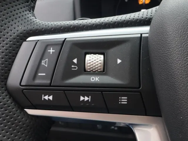 Mitsubishi Outlander 2.4 PHEV Black Edition All Seasons | Yamaha sound