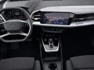 Audi Q4 e-tron 45 quattro Advanced edition 82 kWh 210kW/286PK · Panoramadak · Trekhaak · Camera · Apple/Android Car Play · Adaptive Cruise Control · Elektrische stoelverstelling · Stoelverwarming · Drive select
