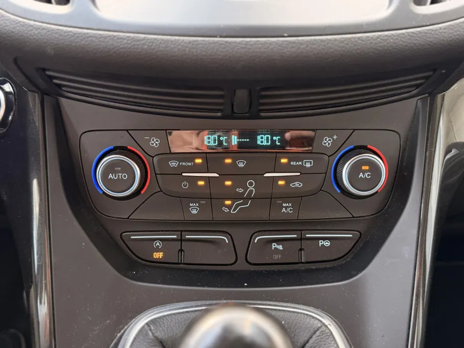Ford Kuga 1.5 EcoBoost Titanium TREKHAAK I VOORRUITVERWARMING I ACHTERUITRIJCAMERA I CRUISE CONTROL I APPLE CARPLAY / ANDROID AUTO I
