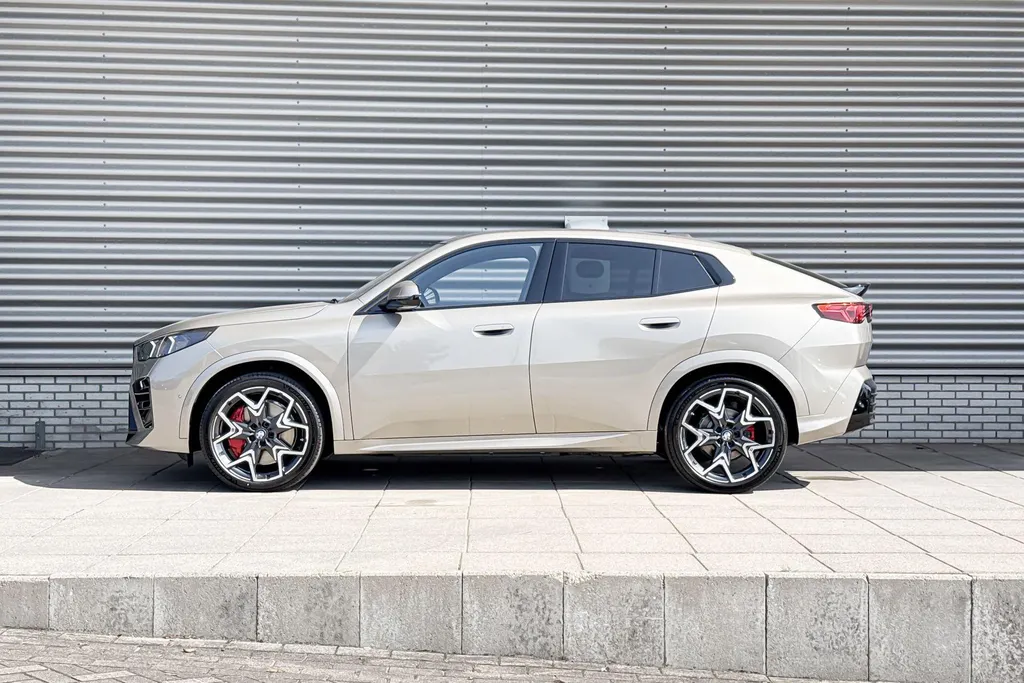 BMW iX2 eDrive20 67 kWh M Sport Edition