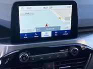 Ford Kuga 2.5 PHEV 225 pk Titanium Navigatie-Draadloos opladen-achteruitrijcamera-parkeersensoren