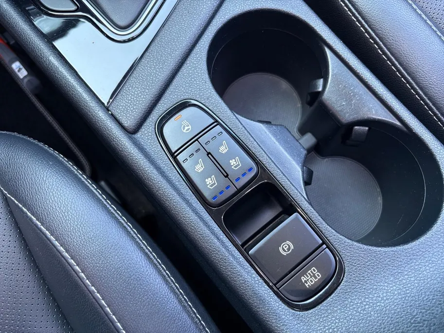 Kia Niro 1.6 GDi Hybrid ExecutiveLine | Stoel verwarming en ventilatie | Dodehoek detectie | Schuif/kantel dak | Trekhaak  | Keyless Entry | Apple CarPlay/ Android Auto | Lichtmetalen Velgen |