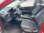 Kia Stonic 1.0 T-GDi MHEV GT-PlusLine | AUTOMAAT | Climate control | Dodehoekdetectie | Stoelverwarming en ventilatie | 17 inch lichtmetalen velgen | Navigatie | Parkeercamera | Elek.  schuif/kanteldak |