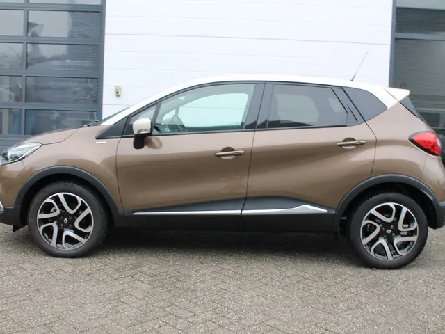 Renault Captur 1.2 TCe 120 PK EDC Barista | Automaat | Stoelverwarming voor  | lederen bekleding | Camera achter |