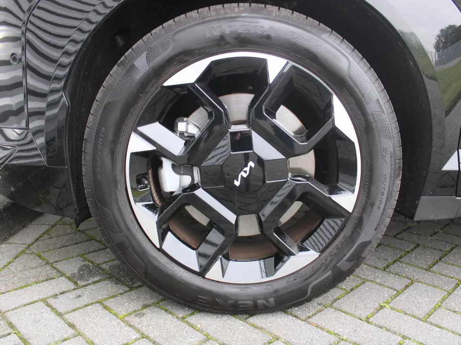 Kia EV5 GT-PlusLine 81.4 kWh | Schuifdak | Stuur-/stoelverwarming + ventilatie | Warmtepomp | 360 Camera | Geheugenstoel | Leer | HUD | LED | 19' LM |