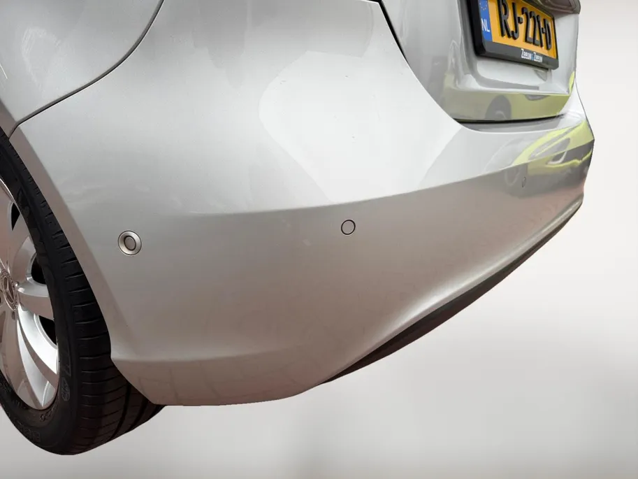 Mercedes-Benz A-Klasse 180 Business Solution | Zeer nette auto | Navigatie | Achteruitrijcamera | Parkeersensoren v + a | Comfort stoelen | Stoelverwarming | Bovag garantie | NAP