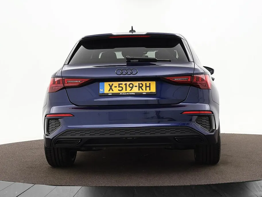 Audi A3 Sportback 35 TFSI 150pk S-tronic S edition · Apple/Android Car Play · Navigatie · Elek. Achterklep · P-Sensoren · Cruise Control · Zwart Optiek · 19'' Inch ·