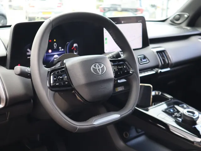 Toyota Urban Cruiser Executive 61 kWh | Panoramdak | 360 Camera | Stuur/Stoel Verwarming |