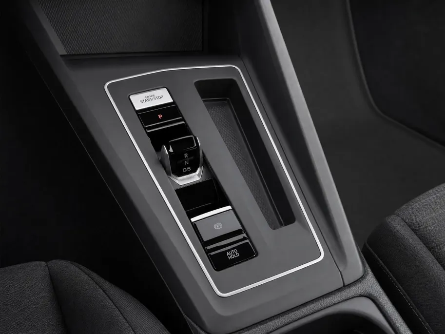 Volkswagen Golf Variant 1.5eTSI/116PK Life Edition · Navigatie · Trekhaak · Apple/Android Car Play · Stoelverwarming · Garantie t/m 26-03-2027