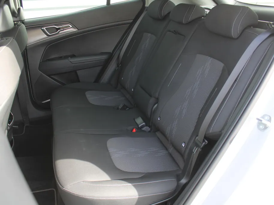 Kia Sportage 1.6 T-GDi Hybrid DynamicLine | Camera | Cruise adapt. | Navi | 17' LM | Clima v+a | LED | Apple Carplay/Android Auto |