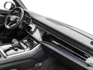Audi Q8 55 TFSI e quattro Pro Line S 394 PK · 22' LM Velgen · Glazen panorama dak · B&O Premium 3D · Assist. plus, remote park · Stoelventilatie + Massage · Trekhaak · Servosluiting