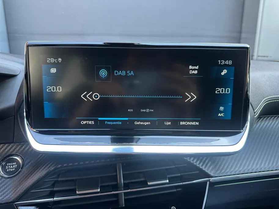 Peugeot 2008 1.2 PureTech GT-Line | 360 Camera | Navigatie | Cruise & Climate Control | Apple Carplay & Android Auto | 3D Cockpit | Dodehoek Detectie | 12 Maanden BOVAG Garantie