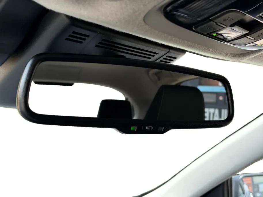 Toyota Yaris 1.5 Hybrid 115 Comfort Apple Carplay/Android Auto , cruise control adaptief en stuurhulp , climate , lm velgen , tel , usb , camera .