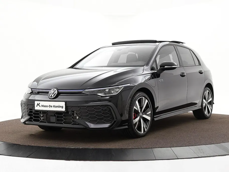 Volkswagen Golf 1.5 272pk DSG eHybrid GTE · Panoramadak · Wegklapbare Trekhaak · Camera · Apple/Android Car Play · 18'' Inch · Garantie t/m 16-10-2030 of 100.000km