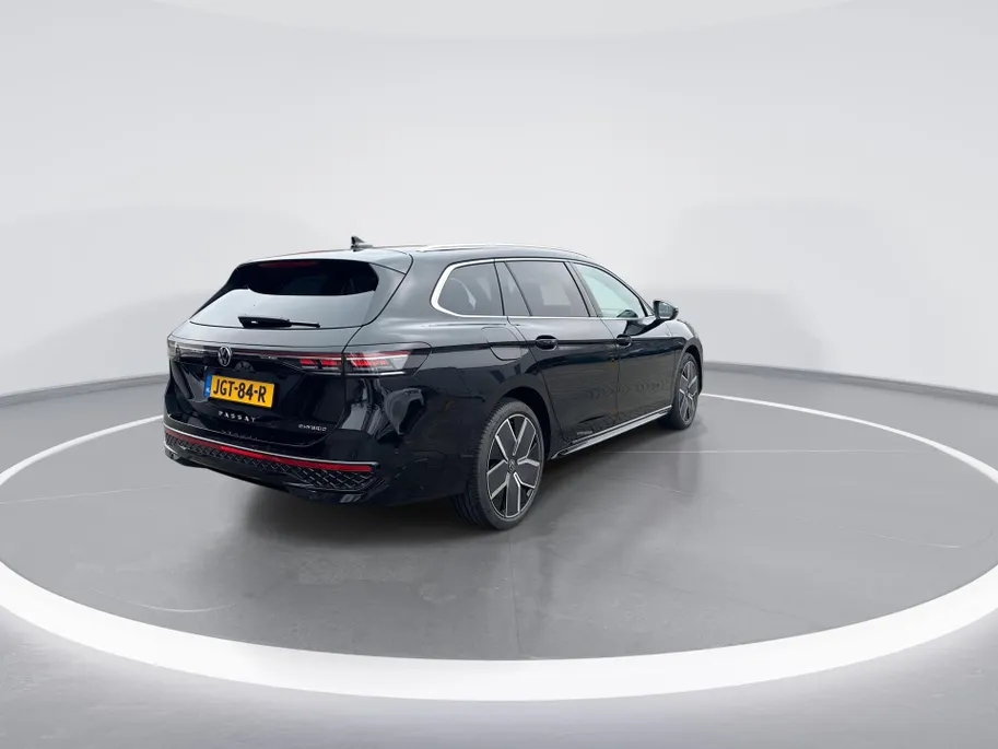 Volkswagen Passat Variant R-Line Edition 1.5 eHybrid 204 pk 6 versn. DSG · Multimedia pakket plus · High-end geluidsysteem 'Harman Kardon' · Prijs incl. inruilpremie · MEGA Sale