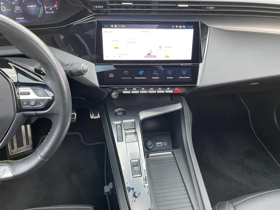 Peugeot 408 1.6 HYbrid GT 225 EAT8 First Edition *Navi*360Camera*Schuif/kanteldak*Trekhaak*Focal Audio*Adapt. Cruise Control* Memory stoel*Elekt. achterklep*Zeer nette auto!