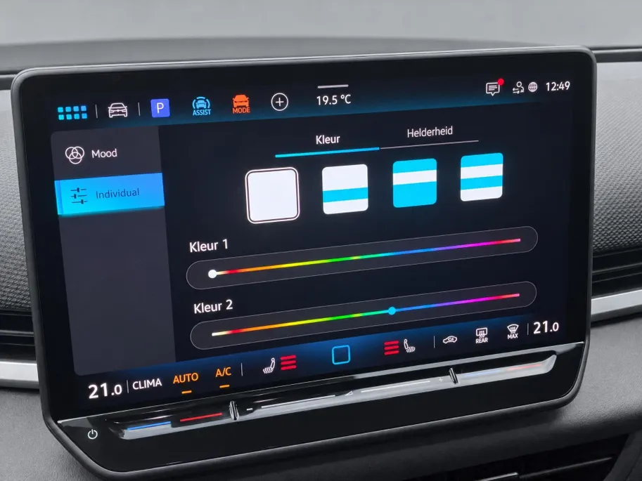 Volkswagen T-Roc 1.5 eTSI 150pk DSG R-Line First Edition · Camera · Apple/Android Car Play · Elek. Achterklep · Matrix LED · Stoel-& Stuurverwarming · 18'' Inch ·
