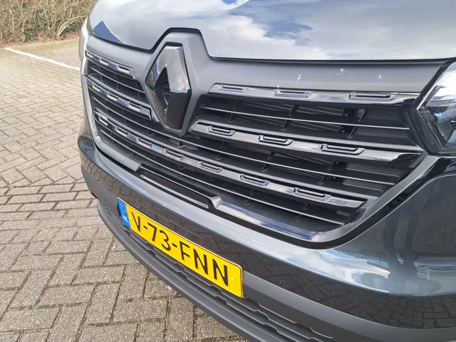 Renault Trafic 2.0 dCi 130 T30 L2H1 GB Comfort Black Edition | Airco | Cruise | LM velgen | Betimmering | Trekhaak | Bijrijdersbank | Demonstratieauto, vraag naar beschikbaarheid ! |