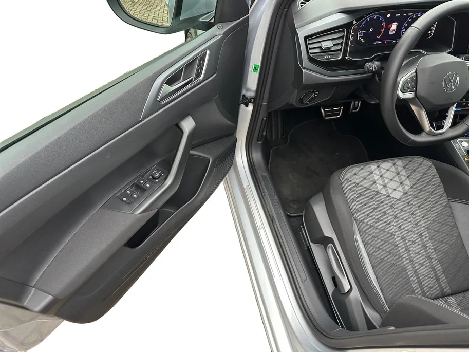 Volkswagen Taigo 1.0 TSI R-Line | Digital Cockpit | Camera | Adaptive Cruise Control | Apple CarPlay & Android Auto | LMV | Climate Control | Parkeersensoren | Verwarmde Spiegels |