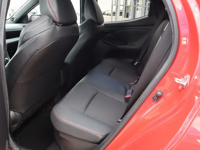 Toyota Yaris 1.5 Hybrid Launch Edition Bi-tone | JBL | Blindspot