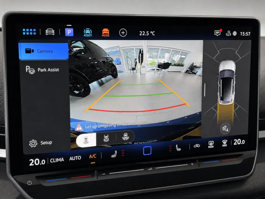Volkswagen T-Roc 1.5 eTsi R-Line First Edition 150 pk 7 versn. DSG · Achteruitrijcamera · Electrische achterklep · Trekhaak