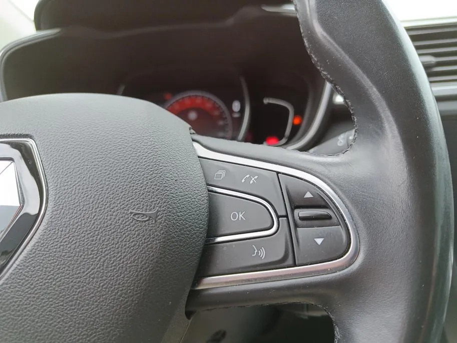 Renault Kadjar 1.3 TCe 140 PK Zen Automaat | Wegklapbare trekhaak | Navigatie | Parkeercamera | Actieprijs van € 18.950 naar € 17.950!