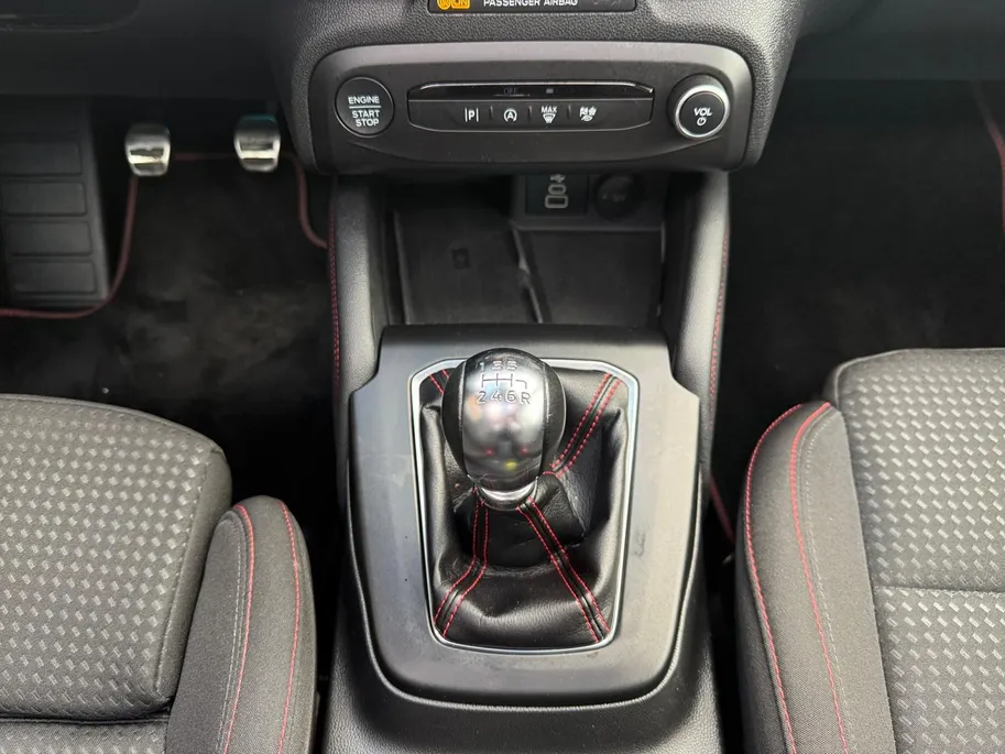 Ford Focus Wagon 1.0 EcoBoost Hybrid ST Line | NL Auto & Dealeronderhouden | Winter Pack | Panoramadak | Driver Assistance Pack | 19''LMV | Technology Pack |