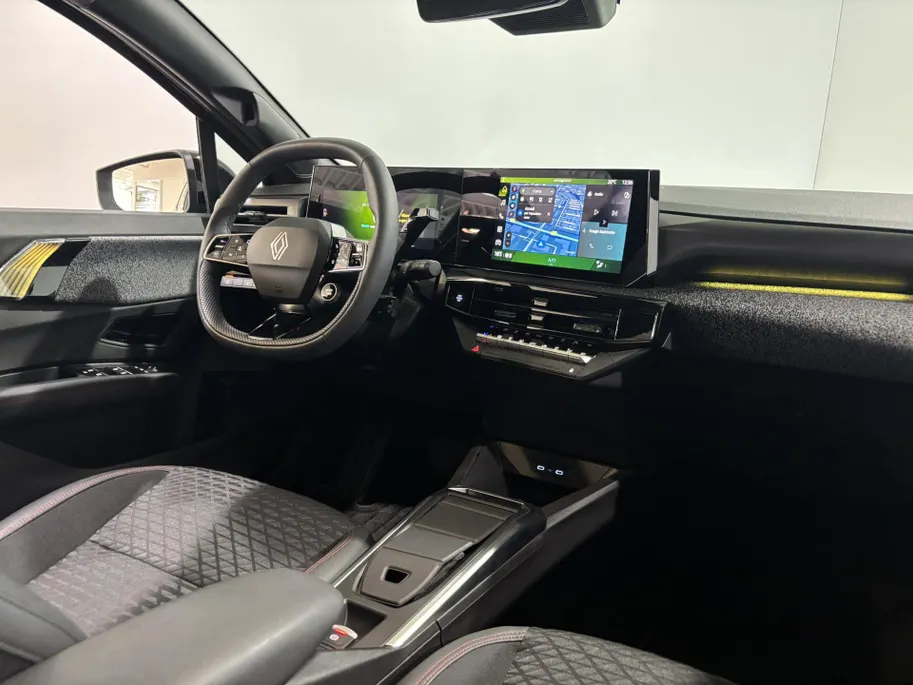 Renault Clio 160PK Full Hybrid Techno Automaat | Lichtmetalen Velgen Hoogglans Zwart | Adaptive Cruise Control | Google Built-in | Camera | Apple CarPlay/Android Auto | Full LED | Armsteun | Licht & Regen Sensor |