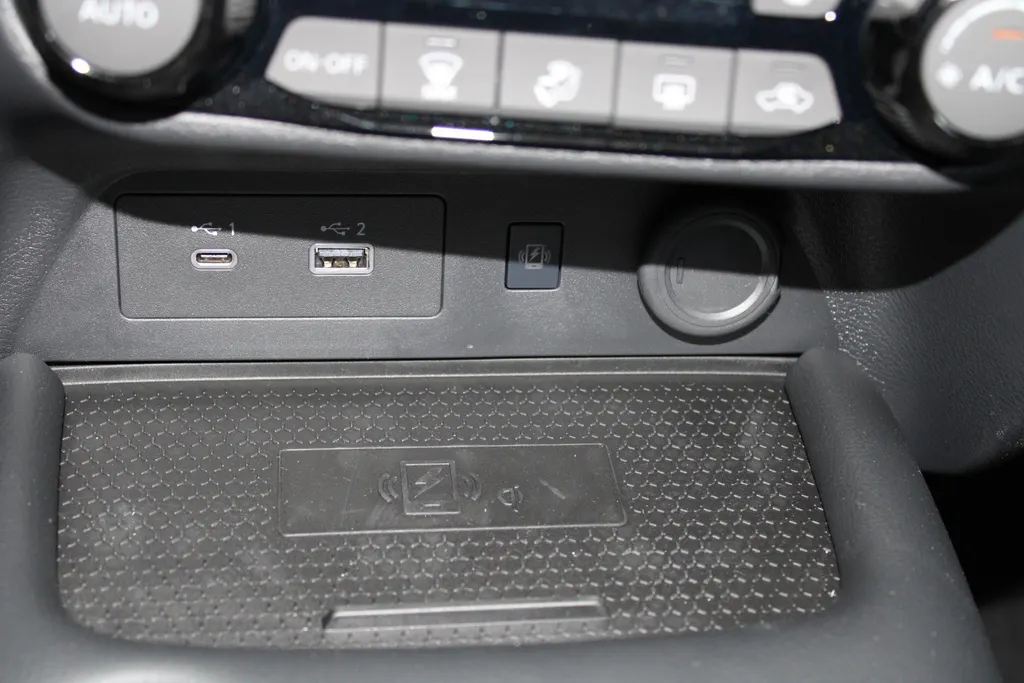 Nissan Juke 1.6 Hybrid N-Connecta | stuurverwarming | Stoelverwarming | Automaat | Achteruitrijcamera | Pdc voor en achter | Cruise controle | Climate Controle | LM wielen | Navigatie | Apple carplay & Android auto |