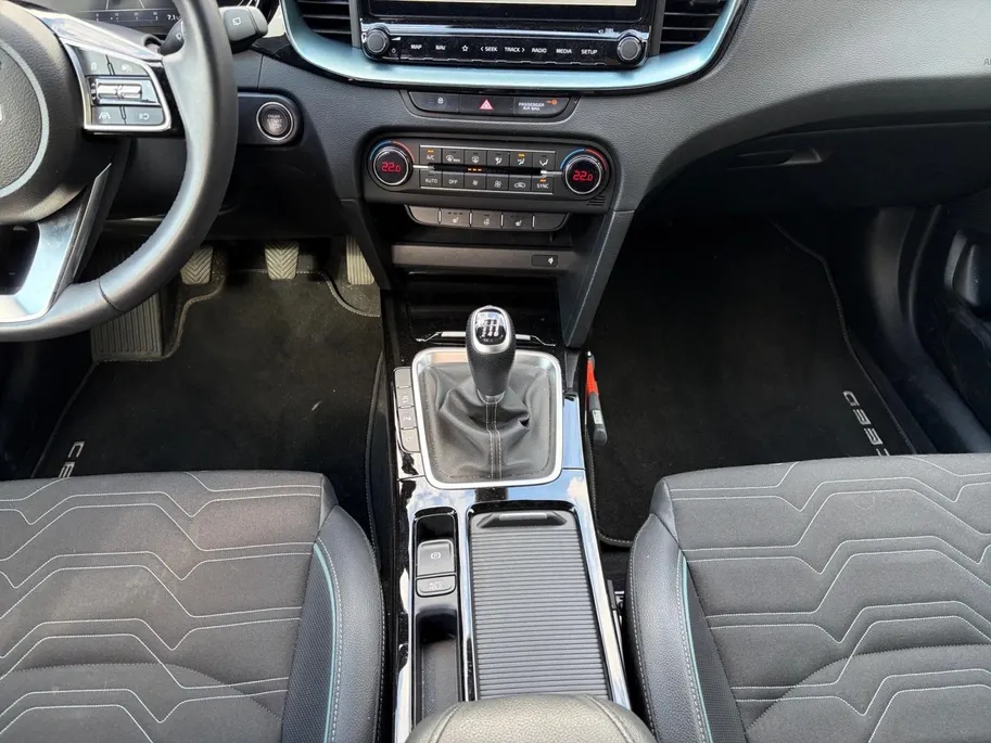 Kia Ceed Sportswagon 1.0 T-GDi Design Edition | NAVI | *JBL SOUND | APPLE CARPLAY / ANDROID AUTO | CAMERA | NAVI | JBL SOUND | LAGE KM-STAND | STUUR/ STOELVERWARM. | FABRIEKSGARANTIE T/M 2035 |