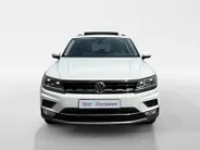Volkswagen Tiguan 2.0 TSI 4Motion Highline | PAN. DAK | ELEKTR. TREKHAAK | STOELVERWARMING | NL-AUTO | DEALERONDERHOUDEN | ETC..