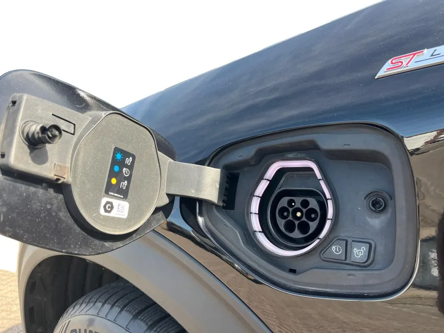 Ford Explorer 3.0 V6 EcoBoost PHEV ST-Line 7p. | Dealer Onderhouden | Panoramadak | 360 Graden Camera | All Season Banden | Elektrische Achterklep | Adapt. Cruise Control | BLISS | Winterpakket | Navigatie |