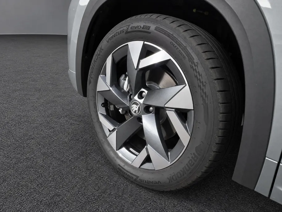 Škoda Kodiaq 1.5 TSI 204pk DSG PHEV Sportline Business · Panoramadak · Camera · Wegklapbare Trekhaak · Keyless · Elek. Voorstoel · 19'' Inch · Garantie t/m 29-06-2030 of 100.000km