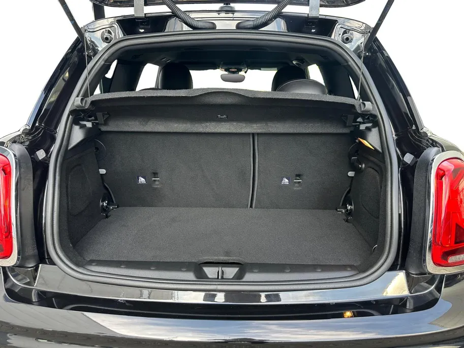 MINI 3-Deurs 1.5 Cooper | Automaat | John Cooper Works | Navigatie | Parkeersensoren | Stoelverwarming | Cruise & Climate Control | Dealer Onderhouden | 12 Maanden BOVAG Garantie