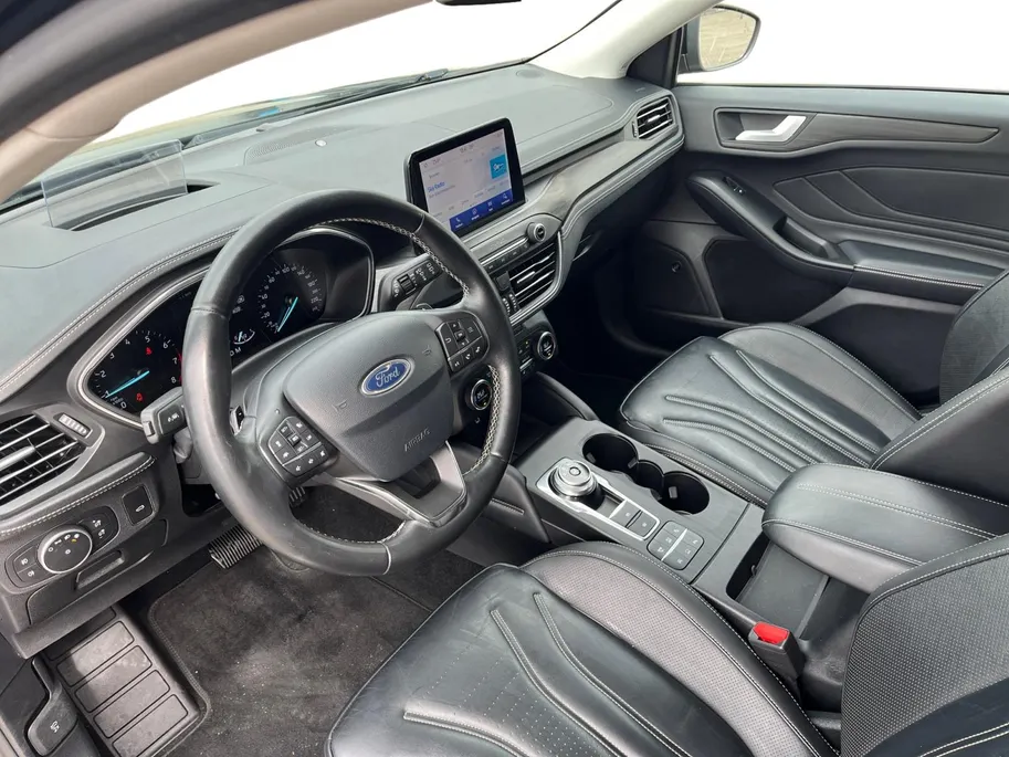 Ford Focus Wagon 1.5 EcoBoost Vignale | Parkeercamera | Adaptieve Cruise Control | Leder | Stoel- en stuurverwarming