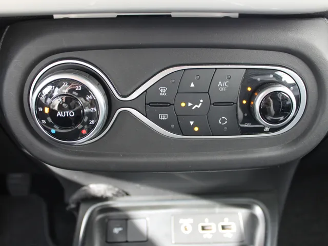Renault Twingo 1.0 SCe Intens | navigatie | climate control |  lichtmetalen velgen | all season banden