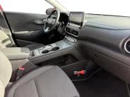 Hyundai Kona EV Fashion 64 kWh 204PK | Warmtepomp | SOH 100 % | Navigatie | Apple Carplay & Android Auto | Adaptive cruise control | Climate control | Head-up display | Parkeersensoren achter | Trekhaak |
