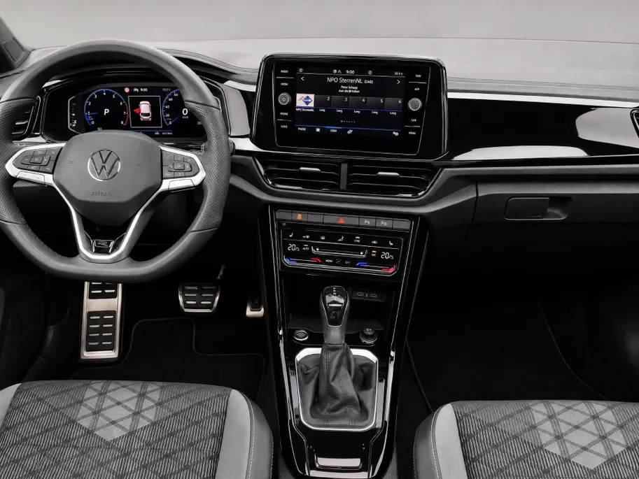 Volkswagen T-Roc 1.5TSI/150PK R-Line Black Style DSG · Panoramadak · Apple/Android Car Play· Camera + Parkeersensoren · Stoelverwarming · 19'' Velgen ·  Garantie t/m 07-07-2027